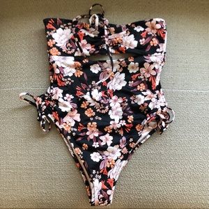 🚨SHADE & SHORE - Floral One Piece Bathing suit
